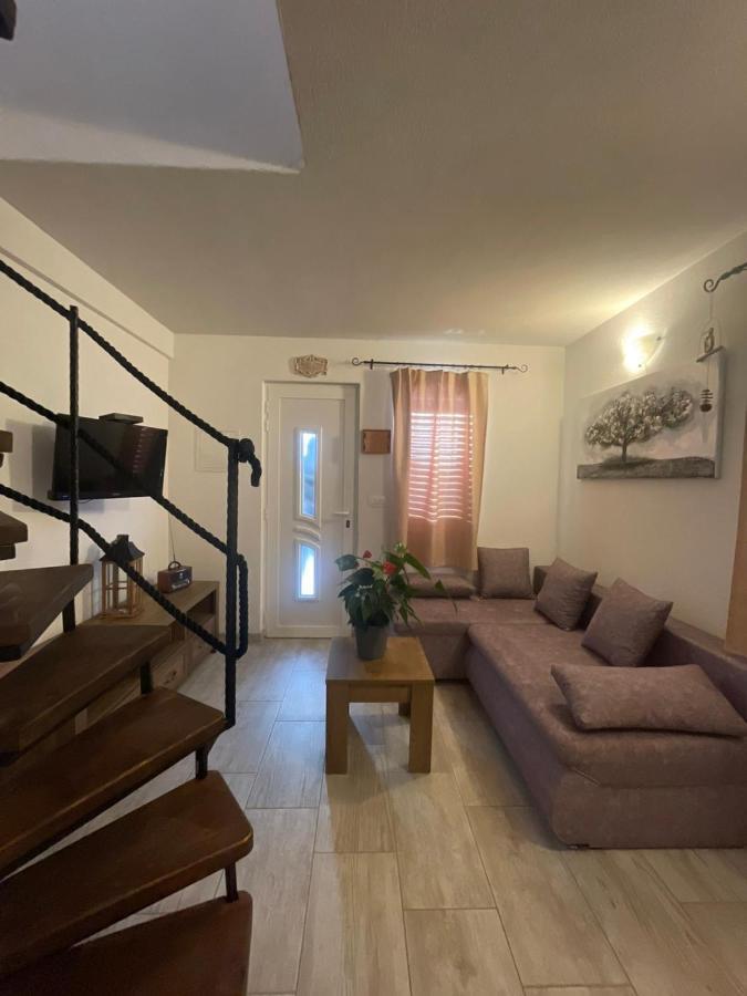 Studio Apartment Dona تروغير المظهر الخارجي الصورة