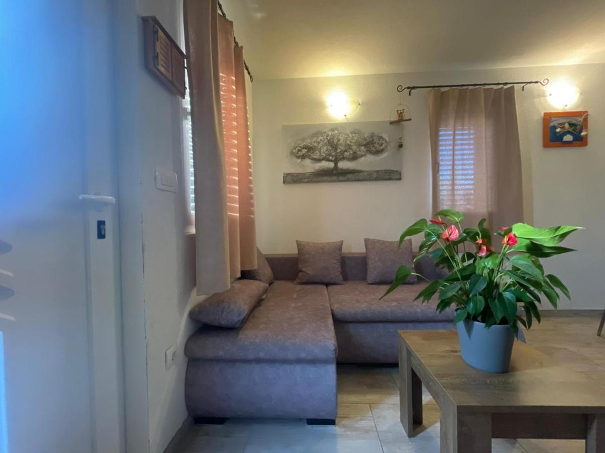 Studio Apartment Dona تروغير المظهر الخارجي الصورة