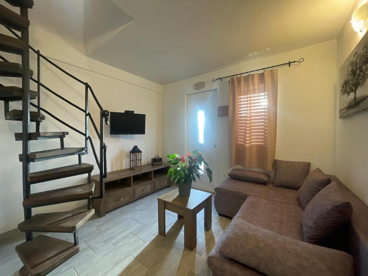 Studio Apartment Dona تروغير المظهر الخارجي الصورة