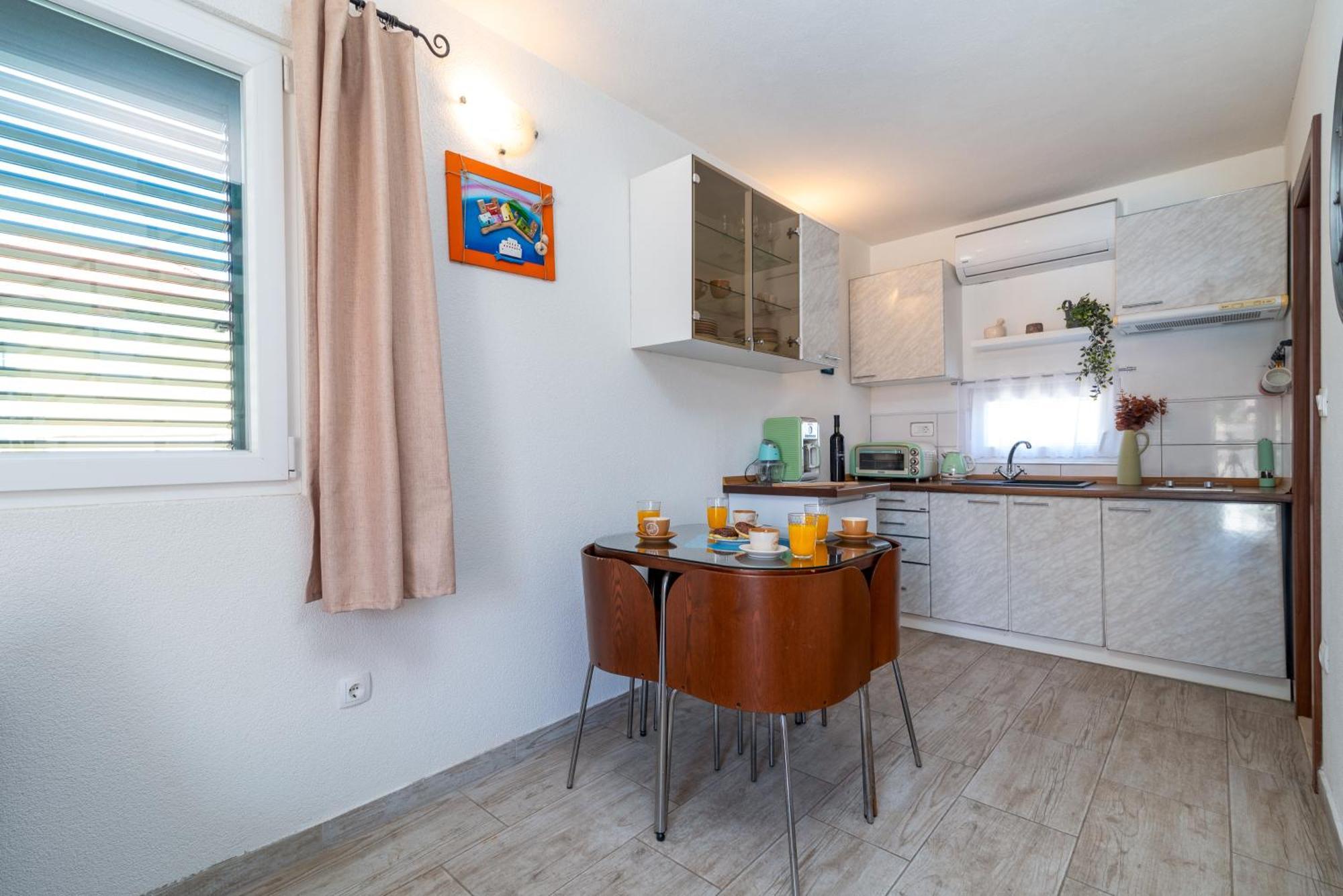 Studio Apartment Dona تروغير المظهر الخارجي الصورة
